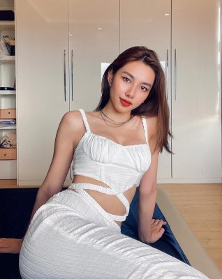MMlive Chiêm ngưỡng vẻ đẹp của hoa hậu hòa bình quốc tế Nguyễn Thúc Thùy Tiên 12 Những bộ trang phục nhẹ nhàng với tông màu sáng càng tôn lên vể đẹp của cô nàng